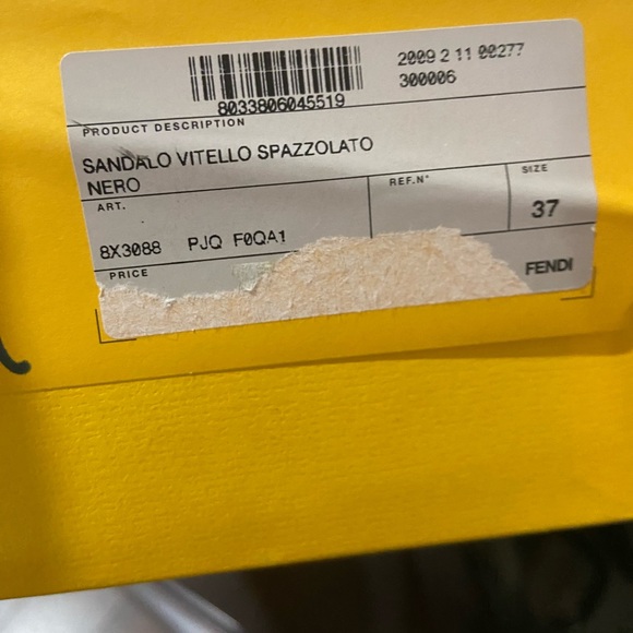 Fendi woman’s shoe size 37 in great condition with box - Picture 4 of 10